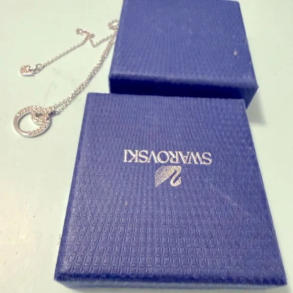 Swarovski pendant and necklace - Picture 2 of 3